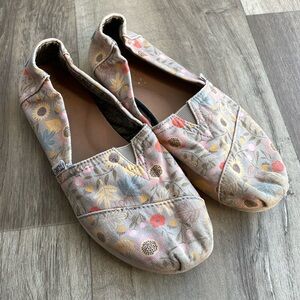 Flower Toms Tan/Beige Size 7
